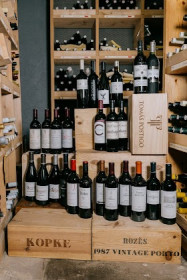 Marquet Gourmeterie - traditional restaurant and wine bar in Andorra