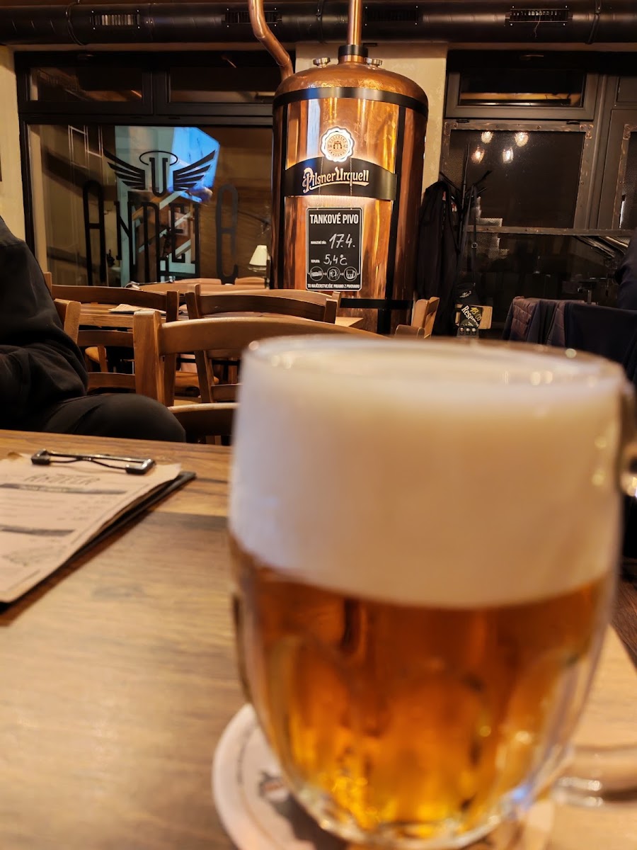 Piváreň U Andela tankové pivo Pilsner Urquell — fotka 3