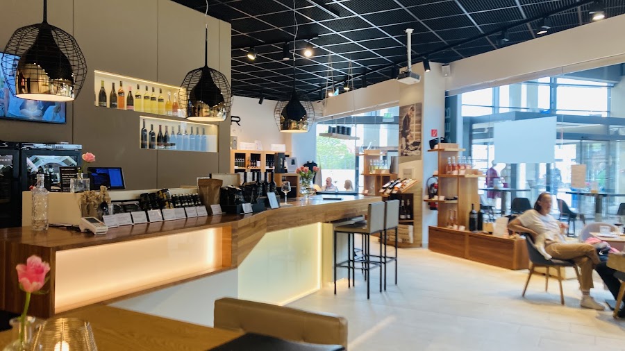 Leo HILLINGER Wineshop & Bar Parndorf Fashion Outlet — fotka 3