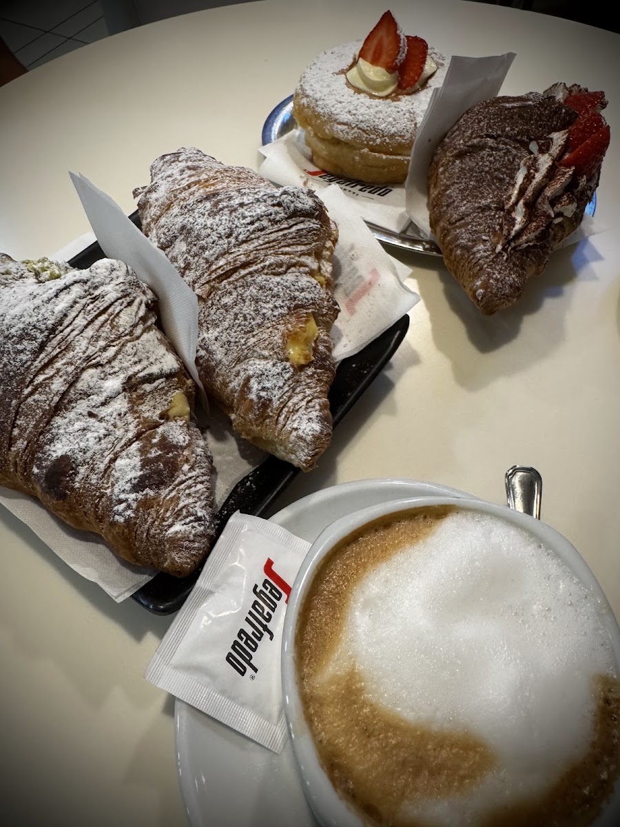 Pasticceria Tiramisu' Snc dei F.lli Mulana Mariabonaria e Luigi — fotka 3